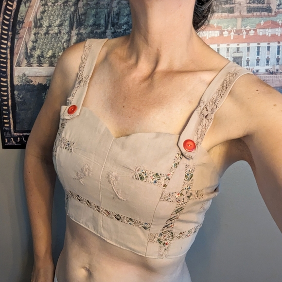 Hand Crafted Tops - adorable vintage PIN-UP TOP made of a vintage tablecloth S
